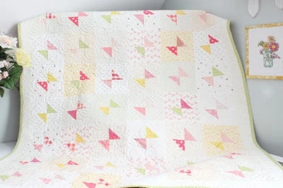 Nuevo edredón hecho a mano para bebé niña ~ Impresiones de bajo volumen ~ Mini pajaritas Foto 1 de 4