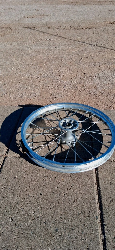 Llanta delantera D.I.D 70-100/17 para Honda Crf150r Foto 1 de 4