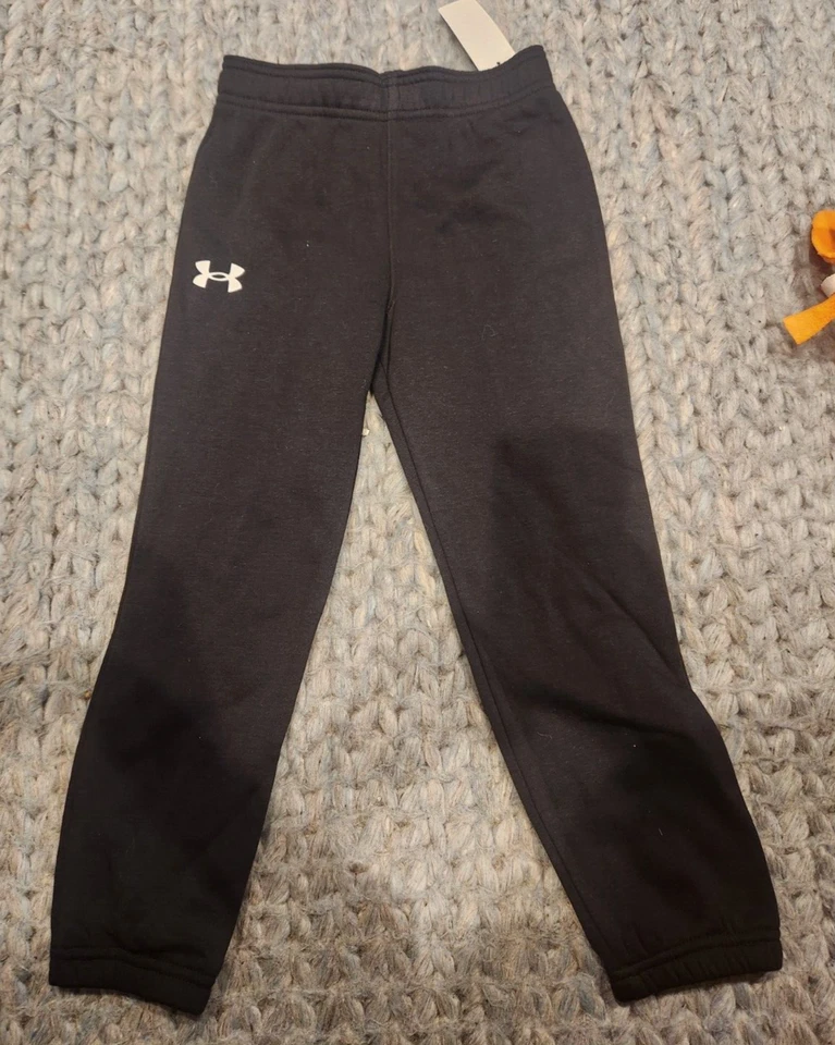 NIÑOS NUEVO CON ETIQUETAS Nuevo Talla 5 Under Armour Pantalones Deportivos Negro Foto 1 de 1