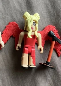Roblox Girl Jazwares Figur Red Wing blonde Haare + Mikrofon - Bild 1 von 3