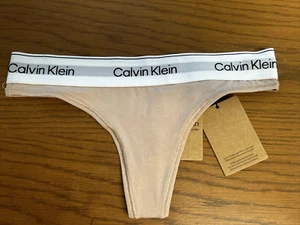 NUEVO CON ETIQUETAS Calvin Klein Mujer (1X-GRANDE) MODERNO ALGODÓN TANGA NATURAL QF7046-200 - Imagen 1 de 4