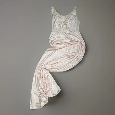 Vestido Victoriano Rosa Polvoriento Satinado Sin Mangas, Encaje Borde Cerradura Cuello Vestido de Noche Vintage Foto 1 de 4