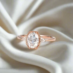 Anillo de compromiso de moissanita ovalado de 1,5 quilates, anillo de tres piedras de oro rosa de 14 k - Imagen 1 de 4