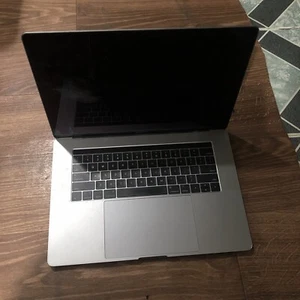 Apple MacBook Pro 15.4" Laptop Touchbar Intel i7 16GB Ram 256GB MPTR2LL/A (2017) - Picture 1 of 7