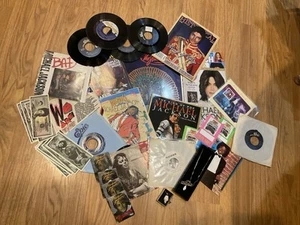 COLLECTION OF MICHAEL JACKSON RECORDS,BOOKS,JEWELRY,& MORE - Bild 1 von 12