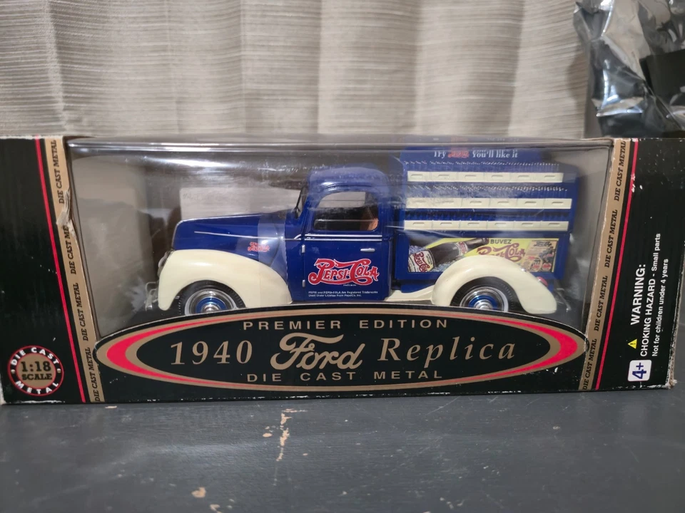 Camión de reparto Pepsi fundido a presión Golden Wheel 1940 1:18 nuevo en caja con correa Foto 1 de 4