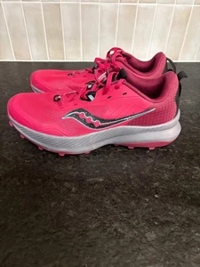 Saucony Blaze Mujer Trail Todo Terreno Rosa Premium Zapatos para Correr Aire Libre 9 - Imagen 1 de 8