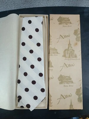 Corbata Allen's para hombre Store Philadelphia poliéster años 80 caja efímera lunares blanca  Foto 1 de 4