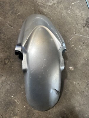 Para-lama dianteiro Suzuki Bandit GSF1200, GSF600, GSF650, RF900 - 53111-31F00-YD8 - Imagem 1 de 4