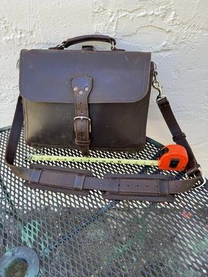 马鞍背皮革公文包 15 英寸双肩垫 — 第 1/4 张图片