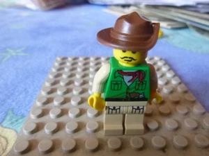 LEGO vintage Minifig omino 7410 7418 7422 Johnny Thunder (Expedition) - Picture 1 of 2