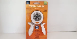 FISKARS "IN BLOOM" SQUEEZE PUNCH, LARGE, NIB - Picture 1 of 3