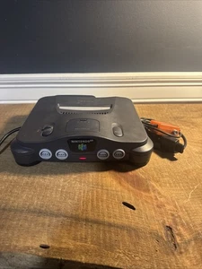 Consola de Videojuegos Nintendo 64 N64 NUS-001 Negra con Tarjeta de Memoria y Cableado - Imagen 1 de 7