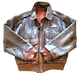 Giacca di pelle originale Avirex serie 1943 marrone scuro taglia XL accattivante!!! - Foto 1 di 8