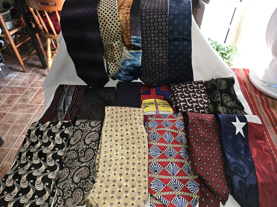 Lote de 16 corbatas de cuello para hombre estilos surtidos colores y marcas Foto 1 de 4