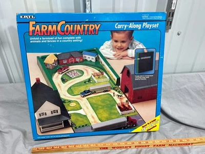 Farm Country CARRY ALONG PLAYSET 建筑套装未开封 1: 64 ERTL 全新带盒 — 第 1/4 张图片