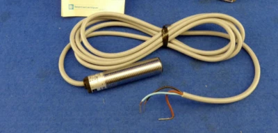 Telemecanique XSA-H05723 Proximity Sensors Schneider 12/48V XSAH05723 - Image 1 of 4