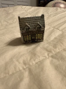 Casa de porcelana miniatura Wade Whimsey England Morgan Chemist - Imagen 1 de 7