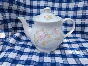 Vintage Sadler Blue Pink Sweet peas Romance Style Large 2 Pint Teapot - Picture 1 of 9