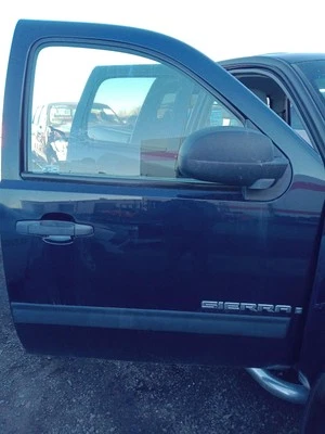Conjunto de puerta delantera derecha usado se adapta a: camioneta GMC Sierra 1500 2007 R. puerta h Foto 1 de 4