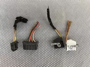 OEM 1996-2002 Mercedes W210 E320 Door Lock Vacuum Pump Plugs | 2108001148 - Foto 1 di 3