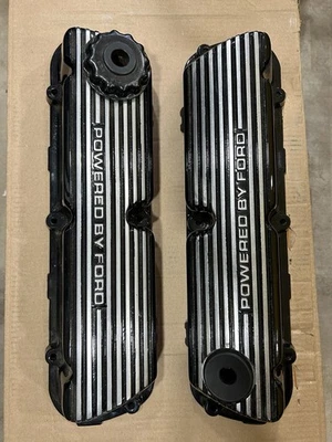 Hermosas cubiertas de válvula Ford de bloque pequeño impulsado por Ford, ¡en recubrimiento en polvo! Foto 1 de 4
