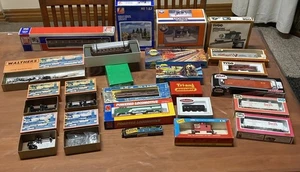 Huge Vintage Model Train Set Lot TYCO AHM Pennsylvania Union Pacific Hornby Etc - Picture 1 of 22