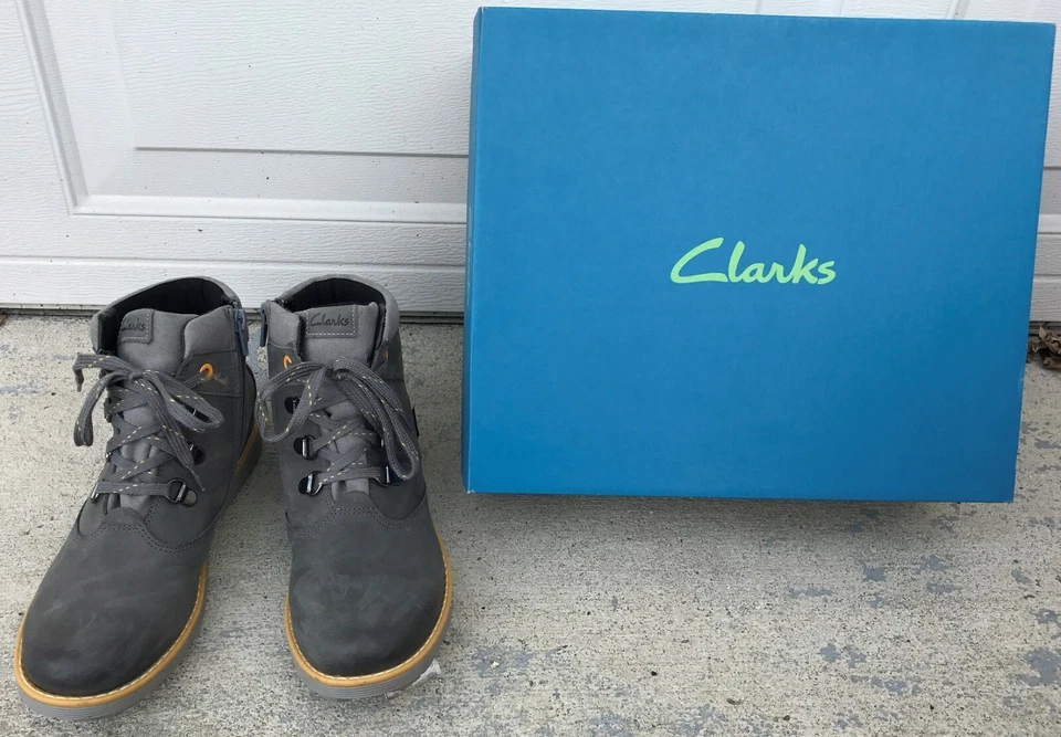 Clarks Niños Talla 2.5W Día Hi GTX Junior Gris Cuero Botas de Invierno Niña Niño Foto 1 de 4