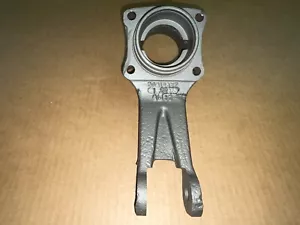 Corvette trailing arm spindle bearing support LH Left Driver side 65-82 GM OEM - Foto 1 di 16