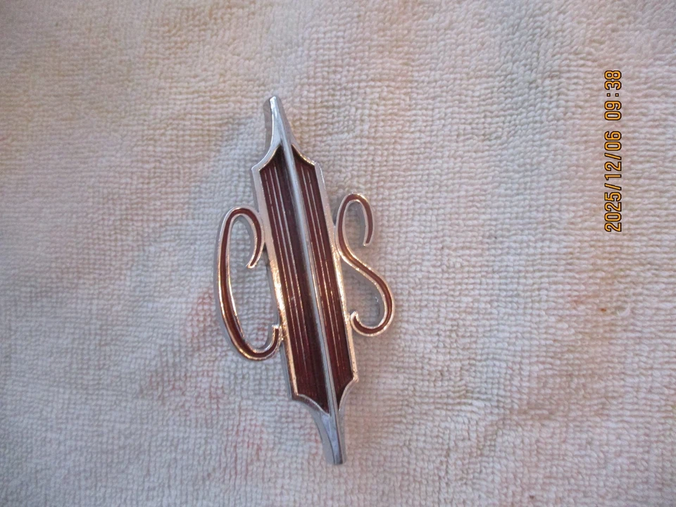 AFTERMARKET 1967 OLDSMOBILE CUTLASS EMBLEMA TAPA MALETERO Foto 1 de 4