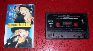 STEVIE NICKS A VOLTE È UNA CAGNA CASSETTA SINGOLA - Foto 1 di 1