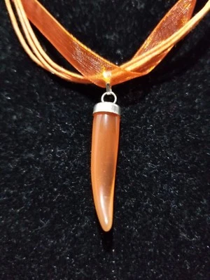 Collar con Colgante Cuerno Ojo de Gato Naranja Z10 Foto 1 de 2