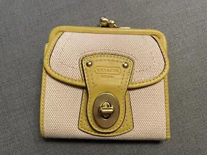 Coach Legacy Rare Lime Green Citron Leather Frame Turnlock Kisslock Wallet - Picture 1 of 7