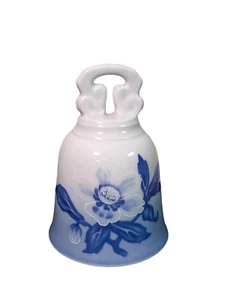 Campana de porcelana fina azul y blanca hecha para Danbury Mint Dinamarca 4" - Imagen 1 de 5
