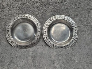 Vintage Wilton Columbia PA peltro RWP alfabeto e numeri 9" piatto ciotola set di 2 - Foto 1 di 9