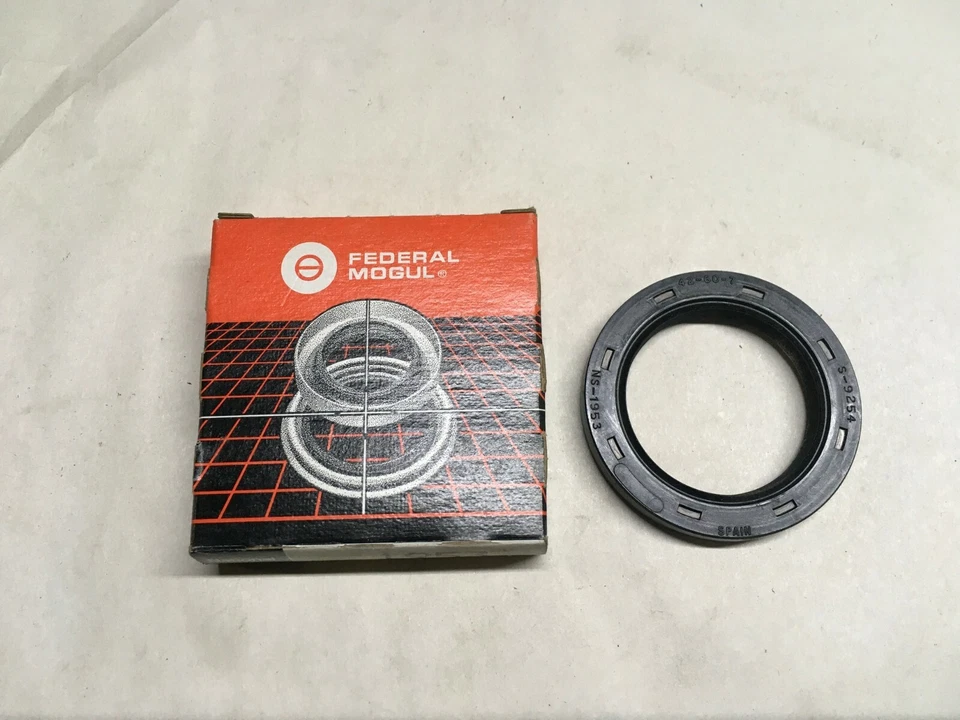 Nuevo sello del cigüeñal del motor Federal Mogul 1953 Foto 1 de 4