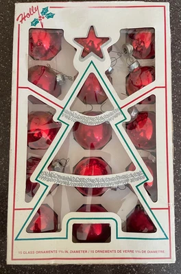 Caja vintage de 15 adornos de vidrio rojo de Holly Decorations, Inc. EE. UU. Foto 1 de 4