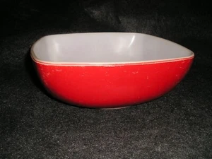 Vintage Pyrex Red Mixing Bowl Square Serving 525B 2 1/2 Quart MCM Retro - Picture 1 of 5