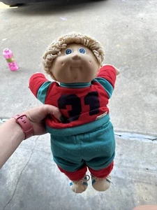 Muñeca Cabbage Patch Boy de colección, traje original y pañal, cabello rubio 1978-1982 - Imagen 1 de 13