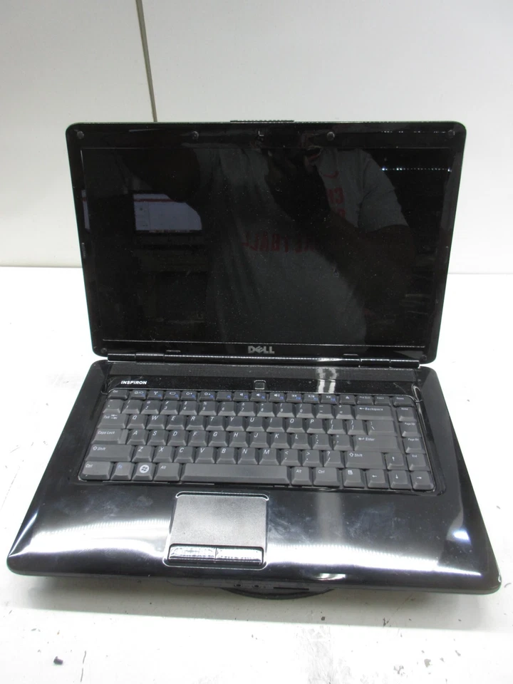 Laptop Dell Inspiron 1545 Pentium Dual-Core T4200 2,00 GHz 2 GB SIN DISCO DURO sin batería Foto 1 de 4