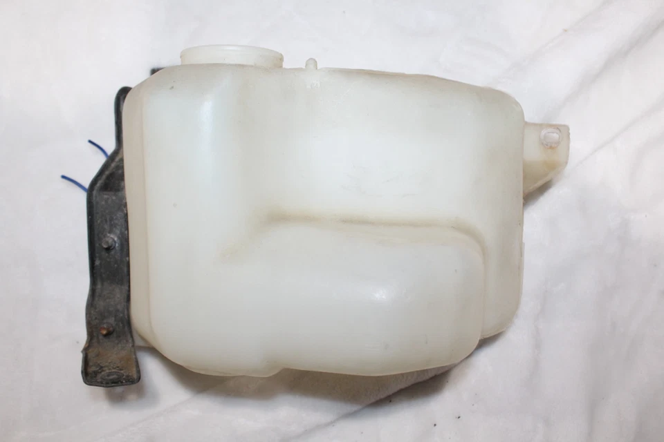 86-97 Nissan D21 HARDBODY P/U jarro lavador de para-brisa com suporte e bomba sem tampa - Imagem 1 de 4