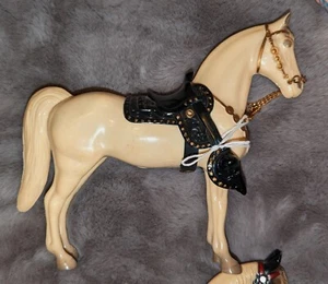 Vintage Breyer Horse Western Glossy Saddle & Chain 7.5" 1950's - Picture 1 of 3