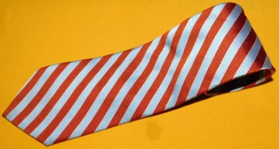 CORBATA A RAYAS ROJA/BLANCA/AZUL HECHA EN EE. UU. TOMMY HILFIGER - CORBATAS - CORBATAS DE DISEÑADOR. Foto 1 de 3