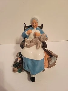Royal Doulton Figurine - Nanny, HN2221, 1957 Hand Painted Porcelain 6" - MINT - Picture 1 of 6