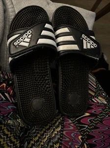 Adidas Sandalen Herren 13 Adissage schwarz weiß Flip Flops Schlappen Strand bequem Freizeit - Bild 1 von 6