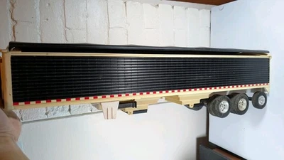 Camión semirremolque ERTL Big Farm de 18 ruedas con remolque de juguete Peterbilt 2013 Foto 1 de 4