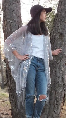 Top Kimono Festival Pavo Real Encaje Lentejuelas Gris Plata Talla Única Talla Grande Foto 1 de 4
