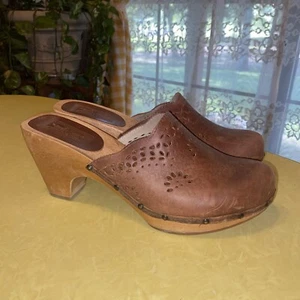 Frye Radcliff Perforated Scalloped Edge Wooden Mules Clogs 10 Brown Boho Western - Picture 1 of 10