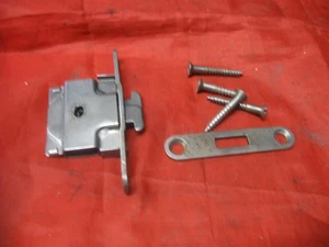Vntage Singer Bentwood Case Parts Lock Latch NO Key Needs Flat or T Key - Picture 1 of 4