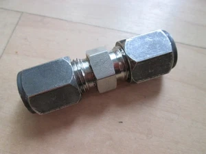 Parker 6BU-883T Compression Union Coupling 3/8 To 3/8 Stainless Steel 316#P100AC - Picture 1 of 8